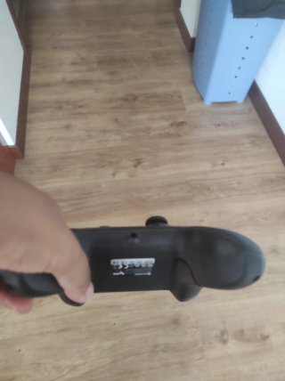 Mando multiplataforma marca GameSir con luces RGB
