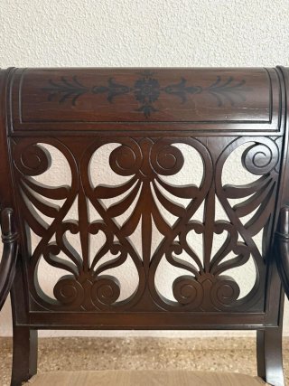 Silla antigua madera tallada única