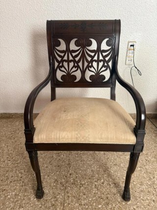 Silla antigua madera tallada única