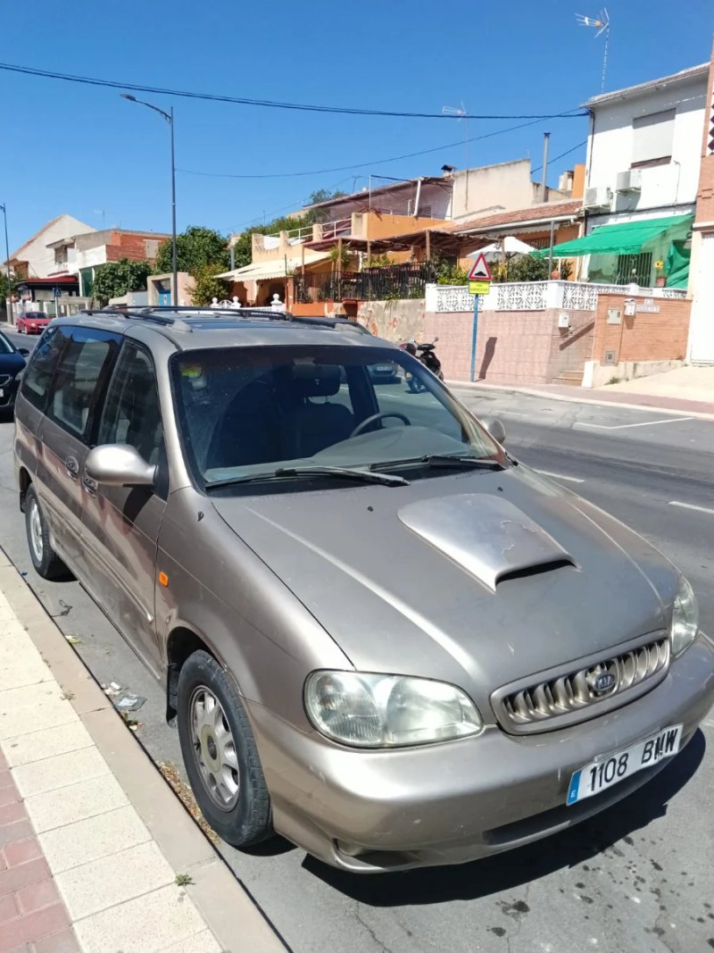 KIA Carnival 2001 - foto 1