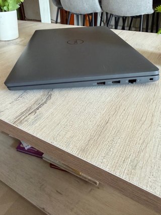 Portátil Dell latitude 3550 i5  Del año 2022