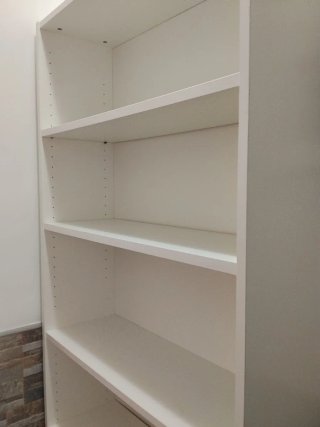Estantería blanca de madera