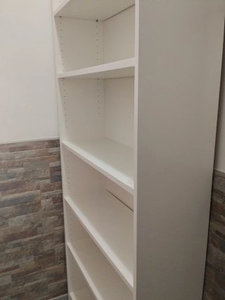 Estantería blanca de madera