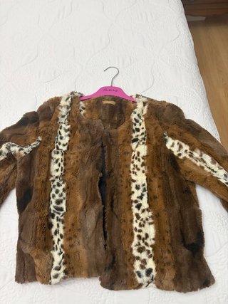 Chaqueta de pelo con estampado animal