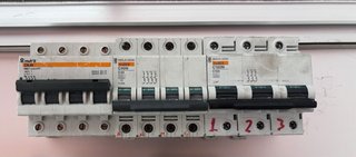Material eléctrico: Interruptores y magnetos
