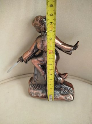 Isqueiro vintage guerreira com espada