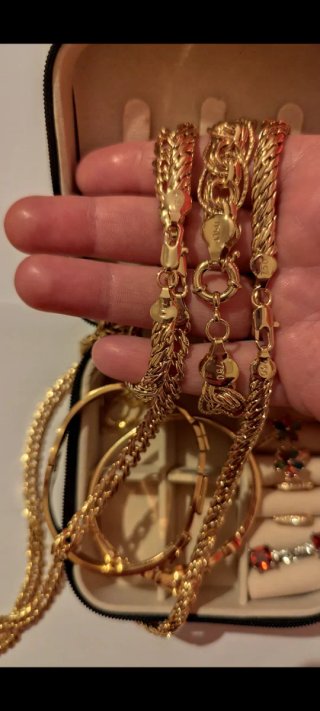 Lote Joyas de oro 750k .
