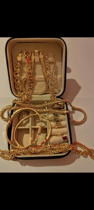 Lote Joyas de oro 750k .