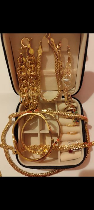Lote Joyas de oro 750k .
