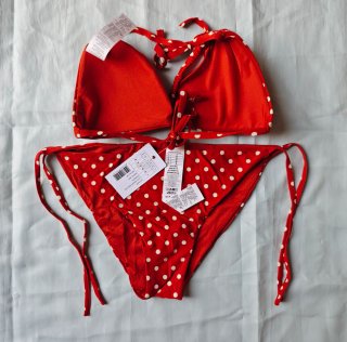 Bikini de lunares estilo pin-up rojo y blanco