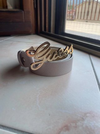 Cintura donna con fibbia logo dorata