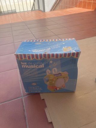 Luz de cuna musical SARO