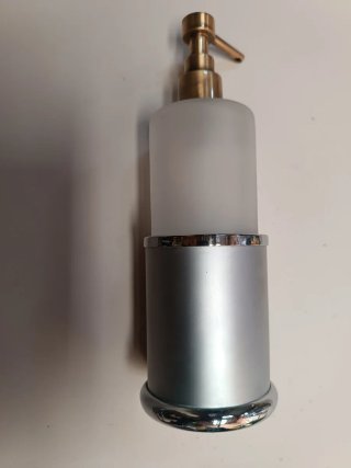 Dispensador de jabón cada uno a 1 0 euros metálico