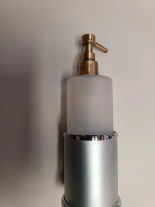Dispensador de jabón cada uno a 1 0 euros metálico