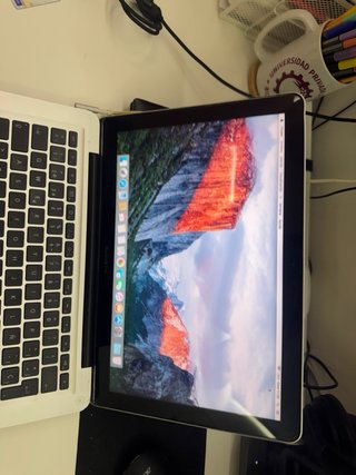 MacBook Pro Apple + Funda y Cargador