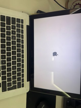 MacBook Pro Apple + Funda y Cargador