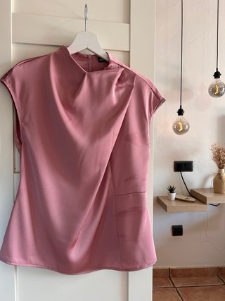 Blusa rosa satinada