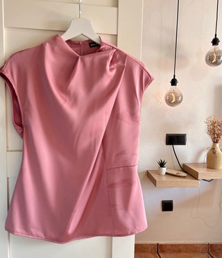 Blusa rosa satinada