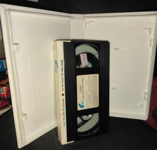 VHS Rambo: Amenaza Subterranea (Español)