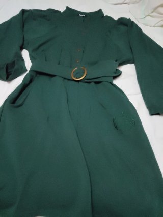 Vestido punto verde con cinturón y bolsillos