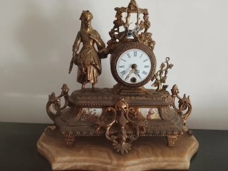 Reloj de sobremesa antiguo de bronce