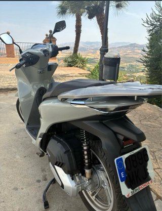 Honda Gris Scooter Moto