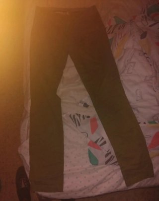 Pantalón vaquero verde oliva