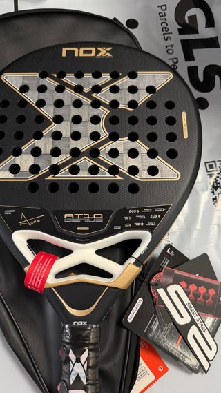 Pala de pádel Nox AT10 Genius 18k aluminium 2026