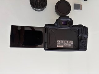 Canon EOS M50 + 2 objetivos con funda y maletin