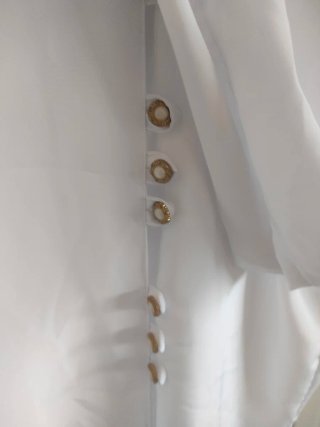 Camisa blanca señora con botones dorados