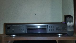 POR 10 € Equipo de música. Incluye mueble