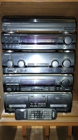 POR 10 € Equipo de música. Incluye mueble