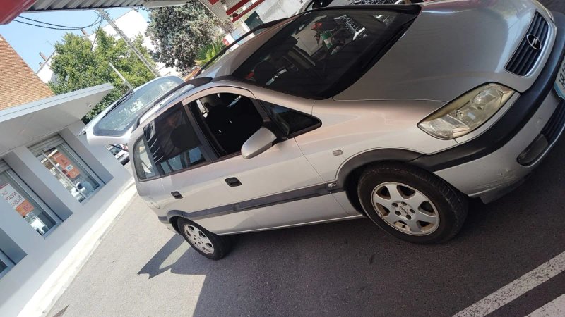 Opel Zafira 2002 - foto 1