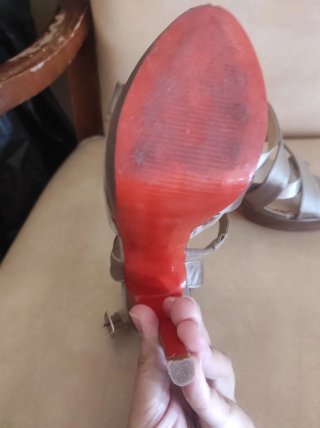 Zapatos de tacón STIGIO dorados y rojos