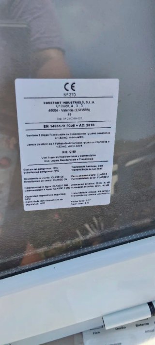 Ventana guardilla nueva a estrenar