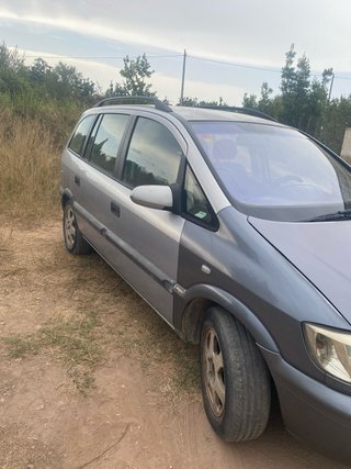 Opel Zafira  Opel Zafira a 2.2DTI 2002