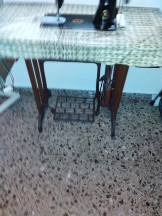 Máquina de coser Alfa antigua