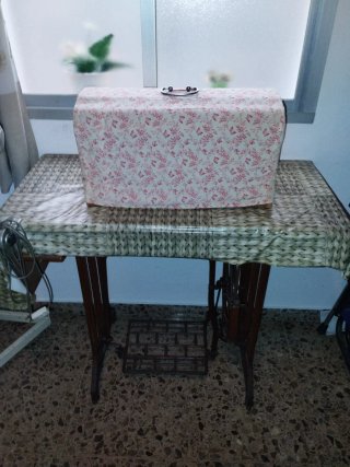 Máquina de coser Alfa antigua