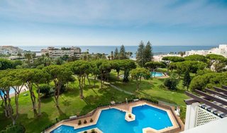 Ático en alquiler en Puerto Banús en Marbella
