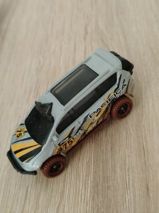 Set 6 Hot Wheels Chrysler Pacifica