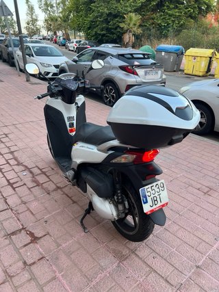 Honda SH 300 Scooter Blanca