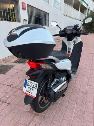 Honda SH 300 Scooter Blanca