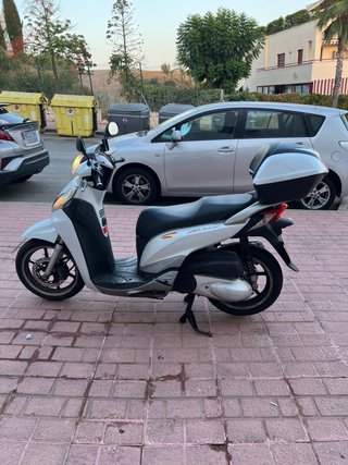 Honda SH 300 Scooter Blanca