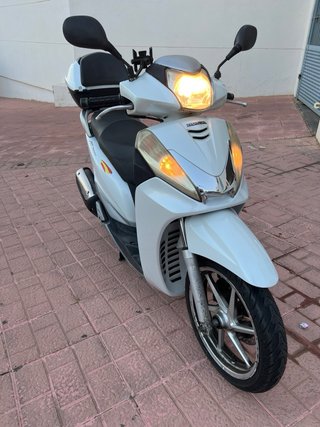 Honda SH 300 Scooter Blanca