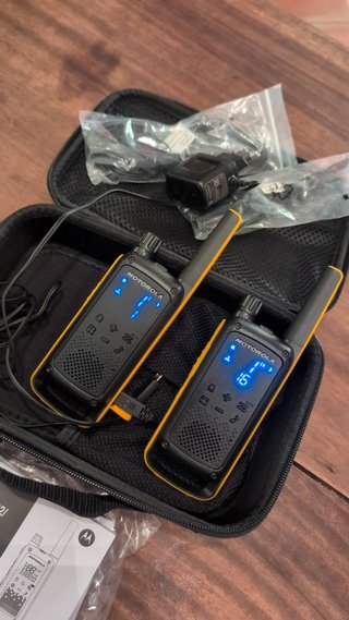 2 x Motorola T82 Extreme + estuche WALKI TALKI