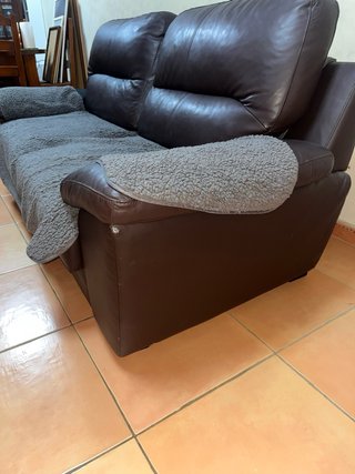 Sofá de piel 2 plazas muy cómodo