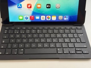 iPad 8ª Gen 32GB + Teclado Logitech