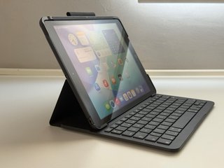 iPad 8ª Gen 32GB + Teclado Logitech