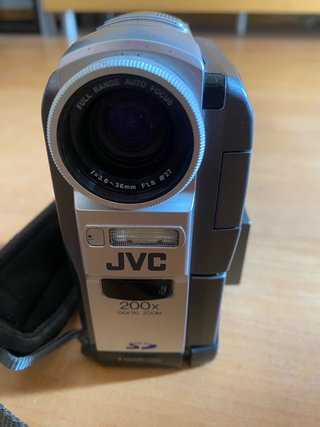 Videocámara JVC 200x Digital Zoom