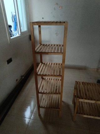 Estantería y banco de madera